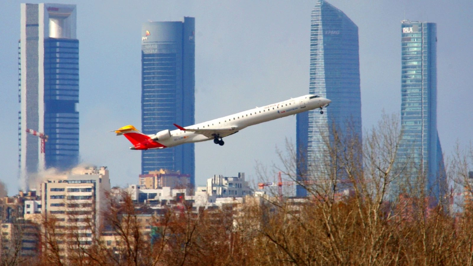 Aircraft flying over Madrid near the Cuatro Torres.