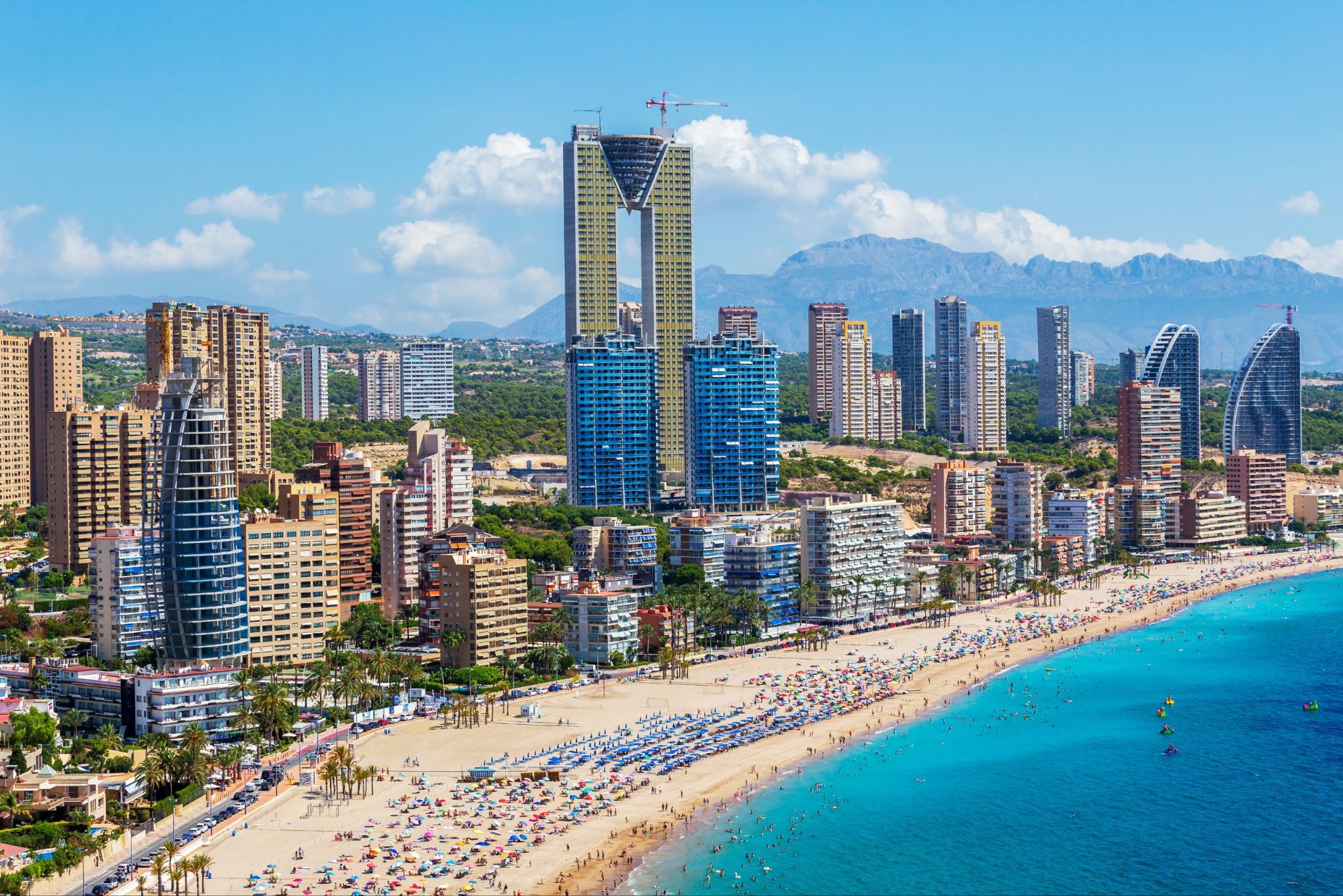 Vista panorámica de Benidorm, con la playa y el skyline de la ciudad.